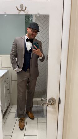Men’s Suit - Grey 40R (great for dressing up)