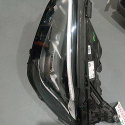 2022 MBZ E CLASS LEFT HEADLIGHT 