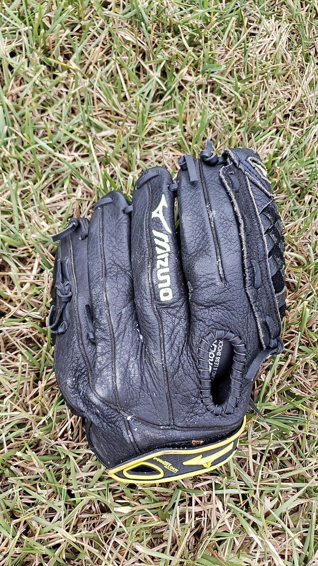 Softball glove and softball