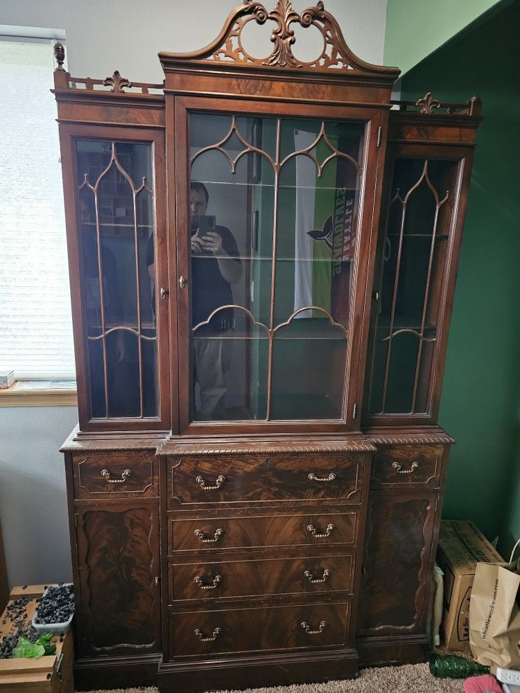 2 Piece China/ Curio Cabinet