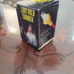 Vintage Unbranded Light Bulb Changer Open Box 1980’s Yellow
