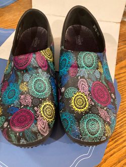 Brand New Crocs Neria Pro II Graphic Work Clogs size 8