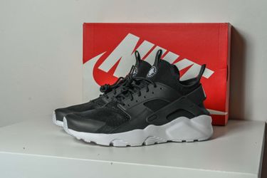 New Nike 2019 Air Huarache Run Ultra Black White 819685-016 Sz 10.5R