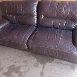 Really Great CONDITION LEATHER RECLINERS  LIKE NEW