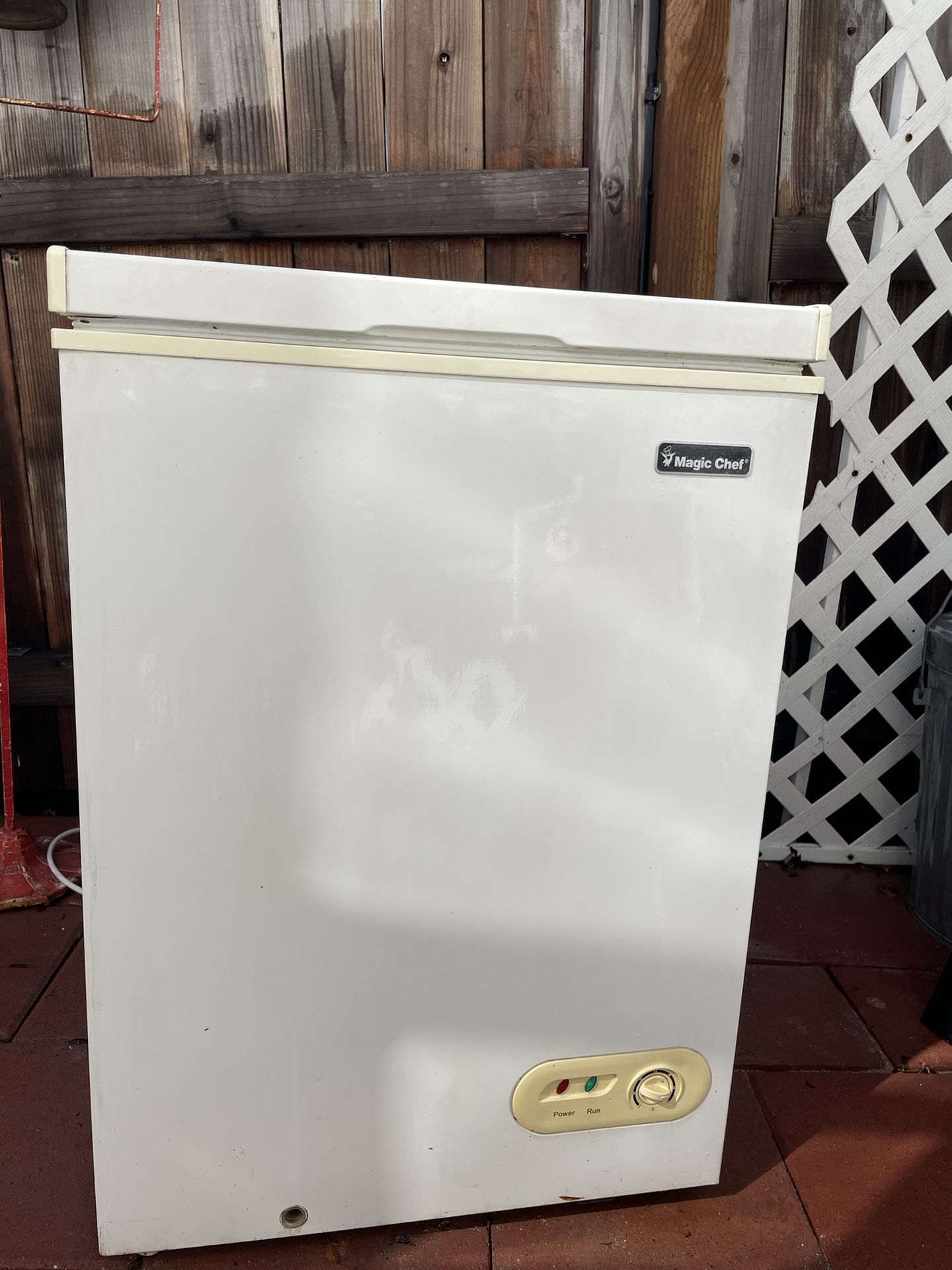 Magic Chef freezer chest White