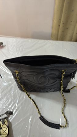 Black bag leather for women.