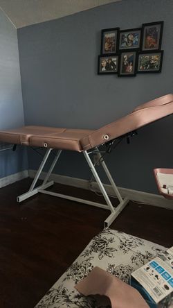 Lashing/facial bed