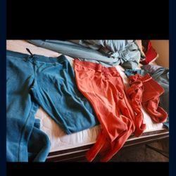New 2 Pair Of Sweatpants And Sweatshirts 