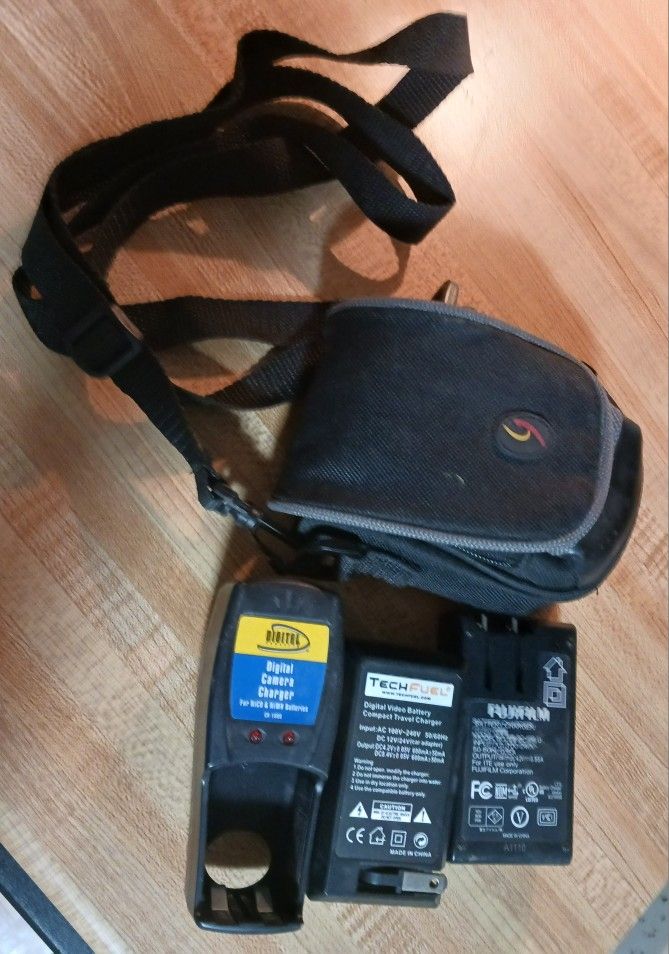SMALL CAMERA CASE, FUJI BATTERY CHARGER, NiCD & NiMH BATTERY CHARGER, TECH FUEL TRAVEL CHARGER