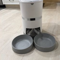 Automatic Feeder For Two Pets
