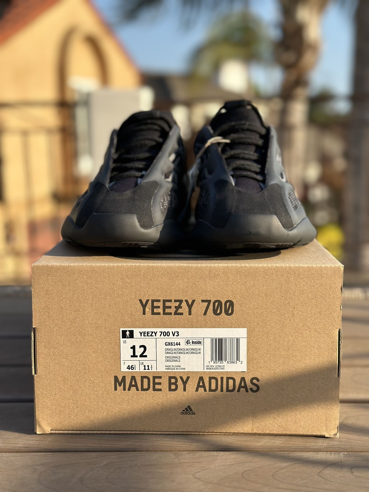 Brand New Yeezy 700 V3 Dark Glow Size 12 for Sale in El Segundo 