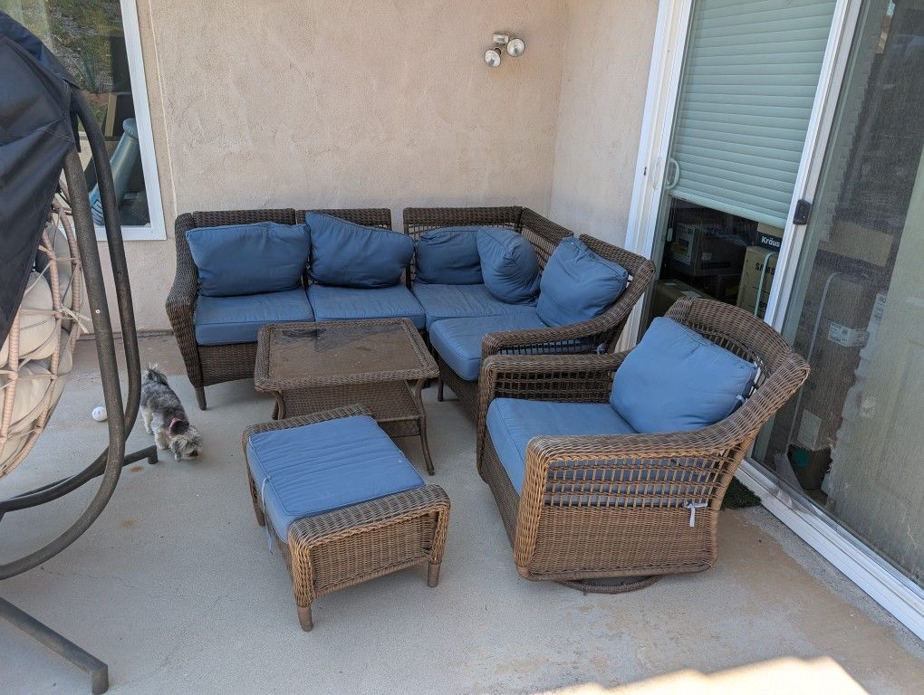 Hampton Bay Outdoor Furniture Set
