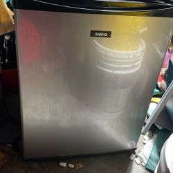 Sanyo Mini Fridge