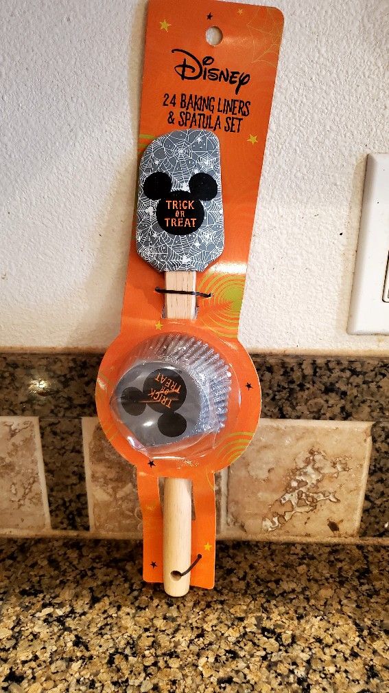 Disney Halloween Spatulas Baking Cups