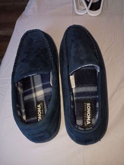 Men's slippers size 8 9 free