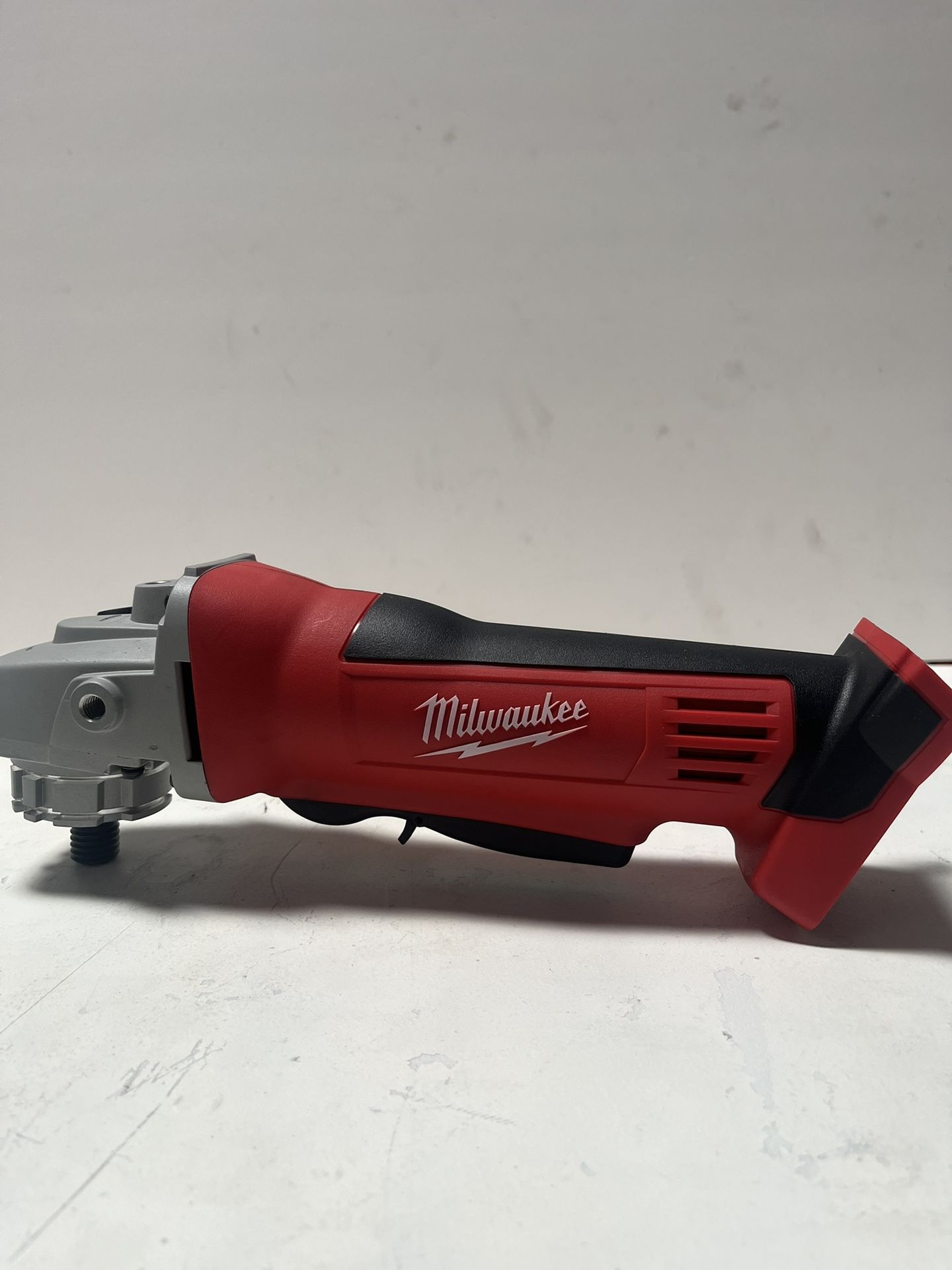 Milwaukee Angle Grinder 18v