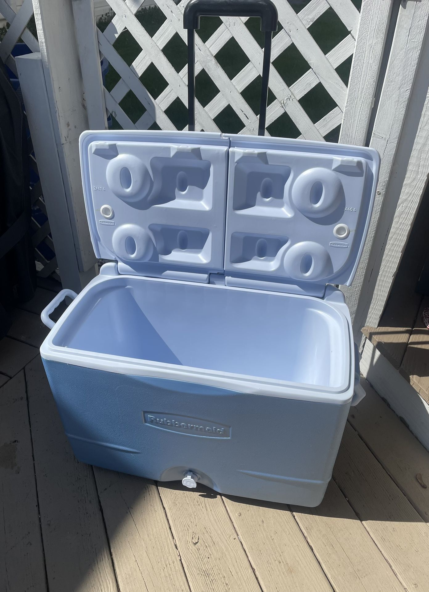 Rubbermaid Cooler