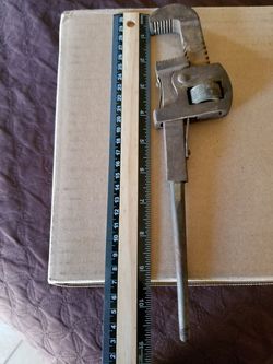 Pipe wrench