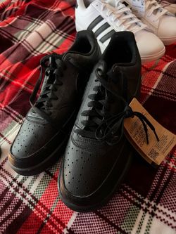 Shoes size 11