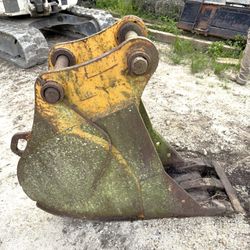 50605A9 EXCAVATOR BUCKET 20" 3 TEETH DIGGING BUCKET.