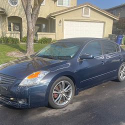 2007 Nissan Altima, lowered on 18” very clean interior, just needs paint 