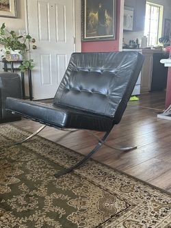 BARCELONA CHAIR/ Ludwig  Miles Van Der Rohe