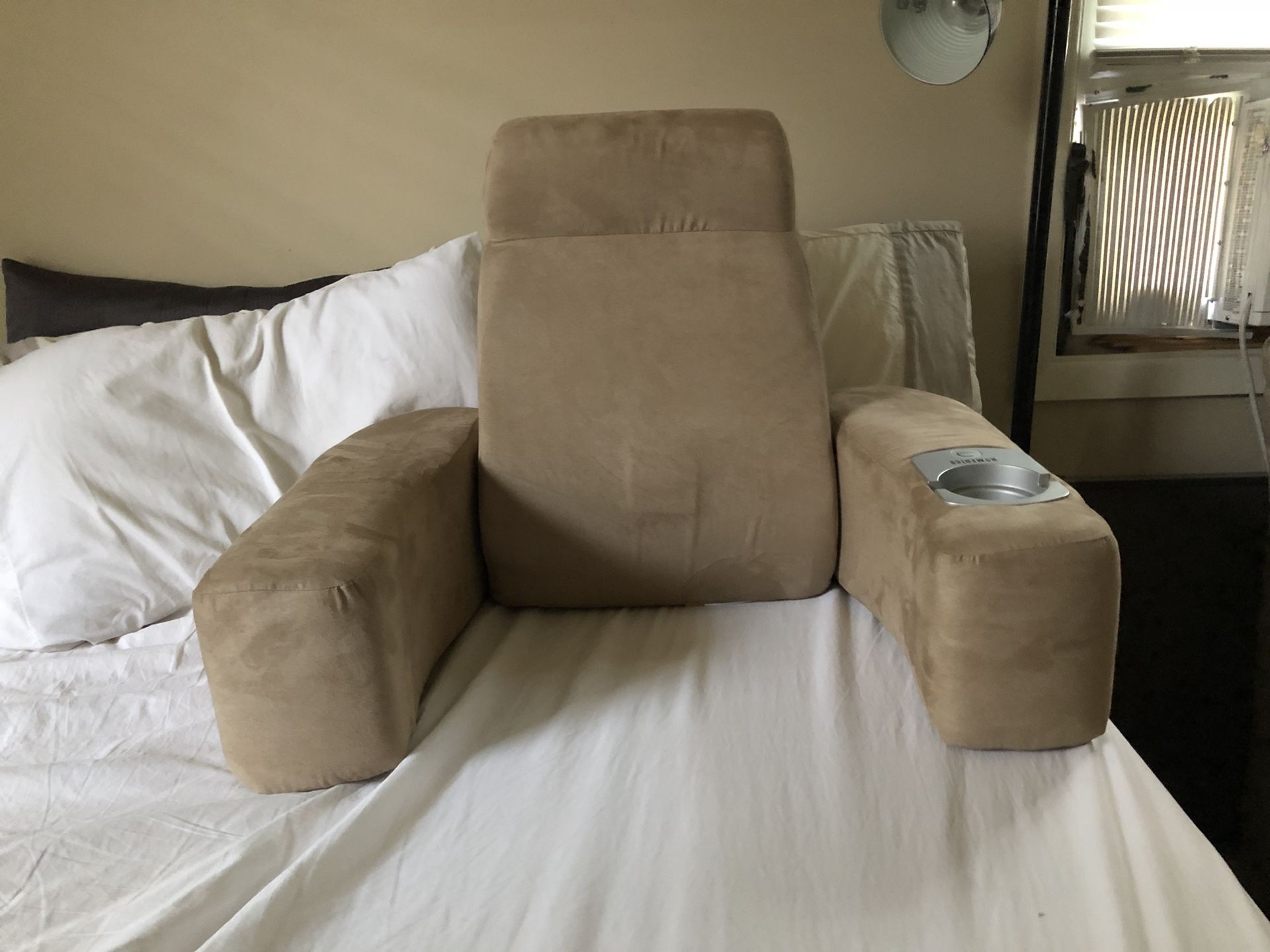 HOMEDICS LUXURY FOLDING MASSAGING BACK REST W/ CUP HOLDER & SIDE POCKETS