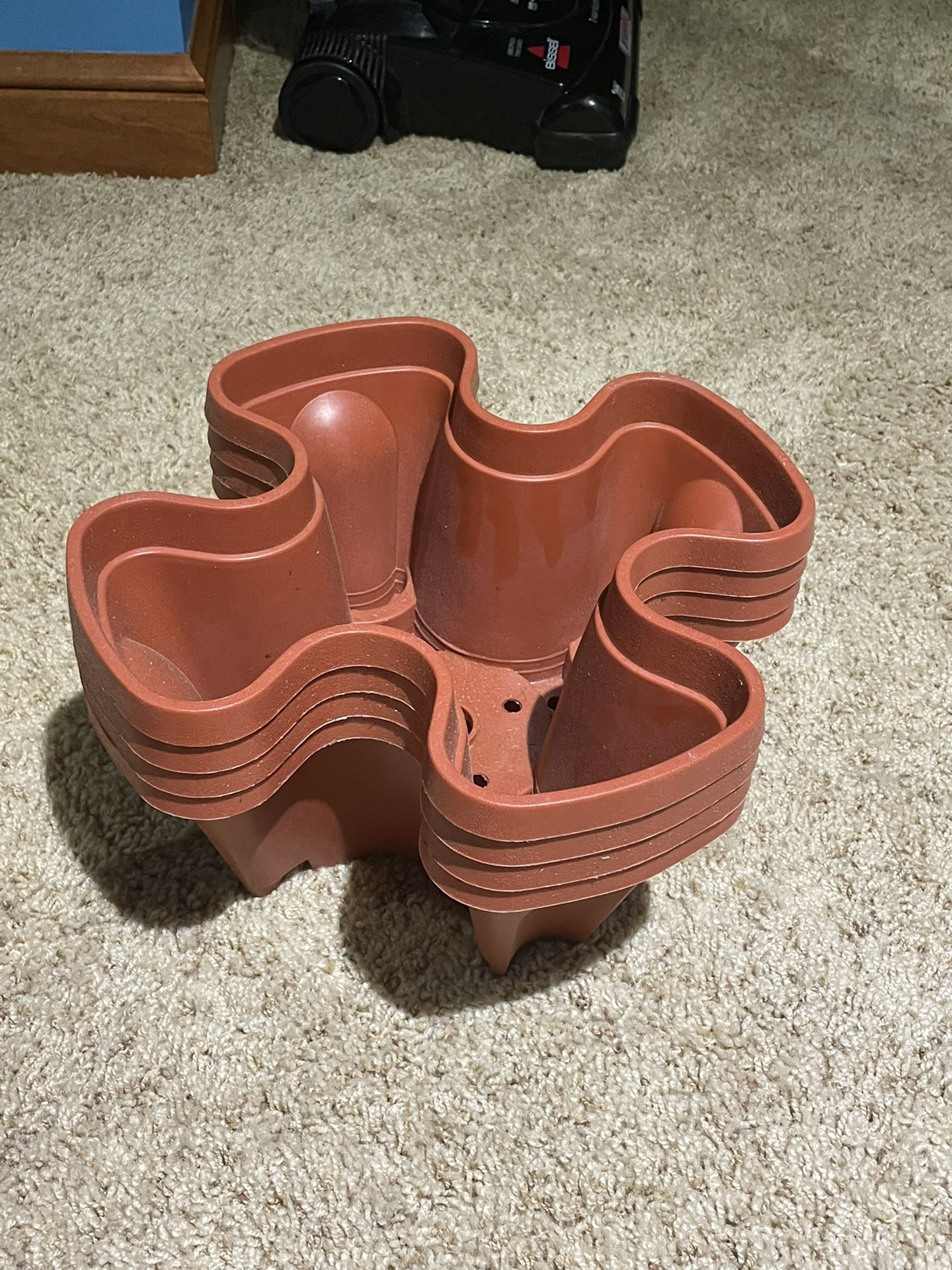 4 Plastic Flower Pots