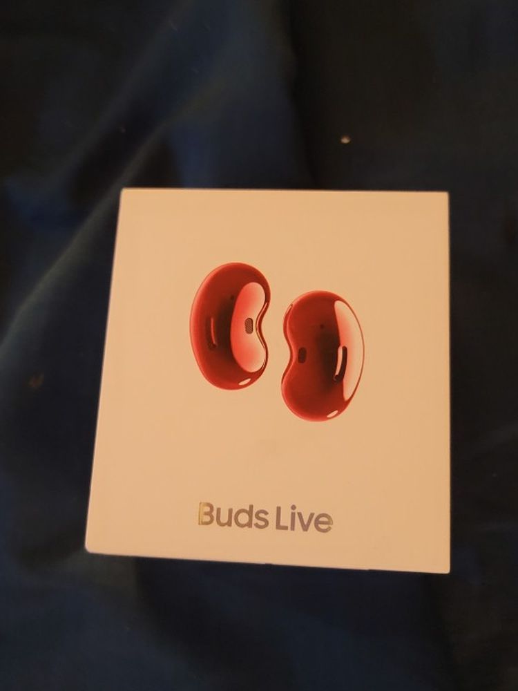 Red Buds Live