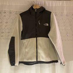 The North Face Women’s Fleece Jacket (Med)