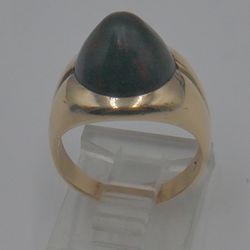 10kt yellow gold ring 6.4gr with black stone with red veins size 5.75 mint condition. 869431-2. 