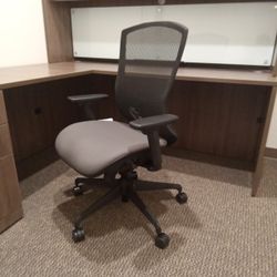 New - Pivot Mid-Back Office Task Chair 