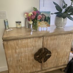 Cabinet / Bar Cabinet / Accent Cabinet