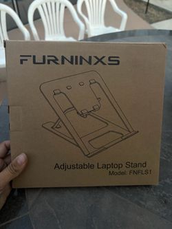 Adjustable laptop stand