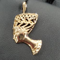 NEFERTITTI PENDANT