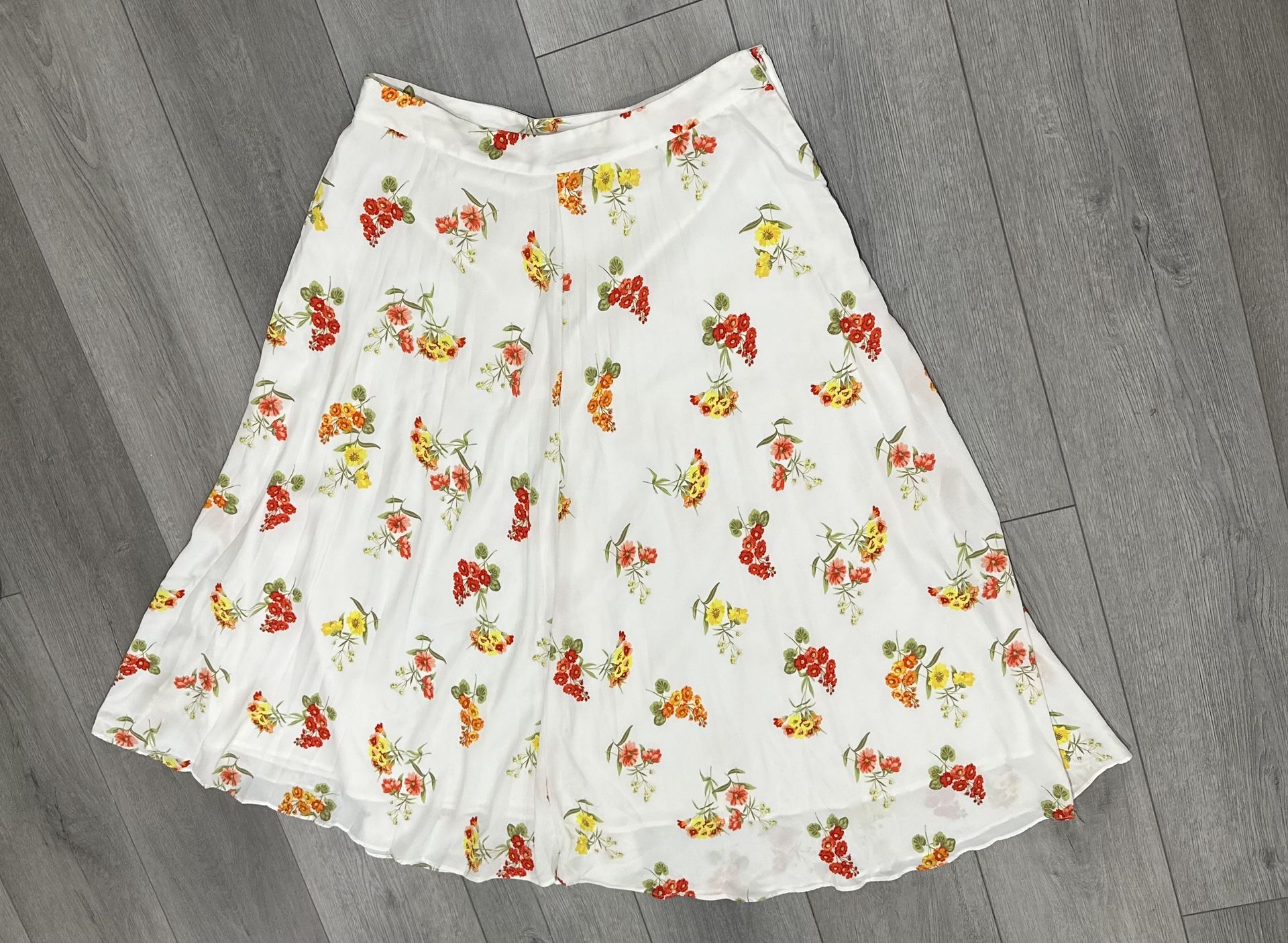 Women loft size 10 floral skirt like new