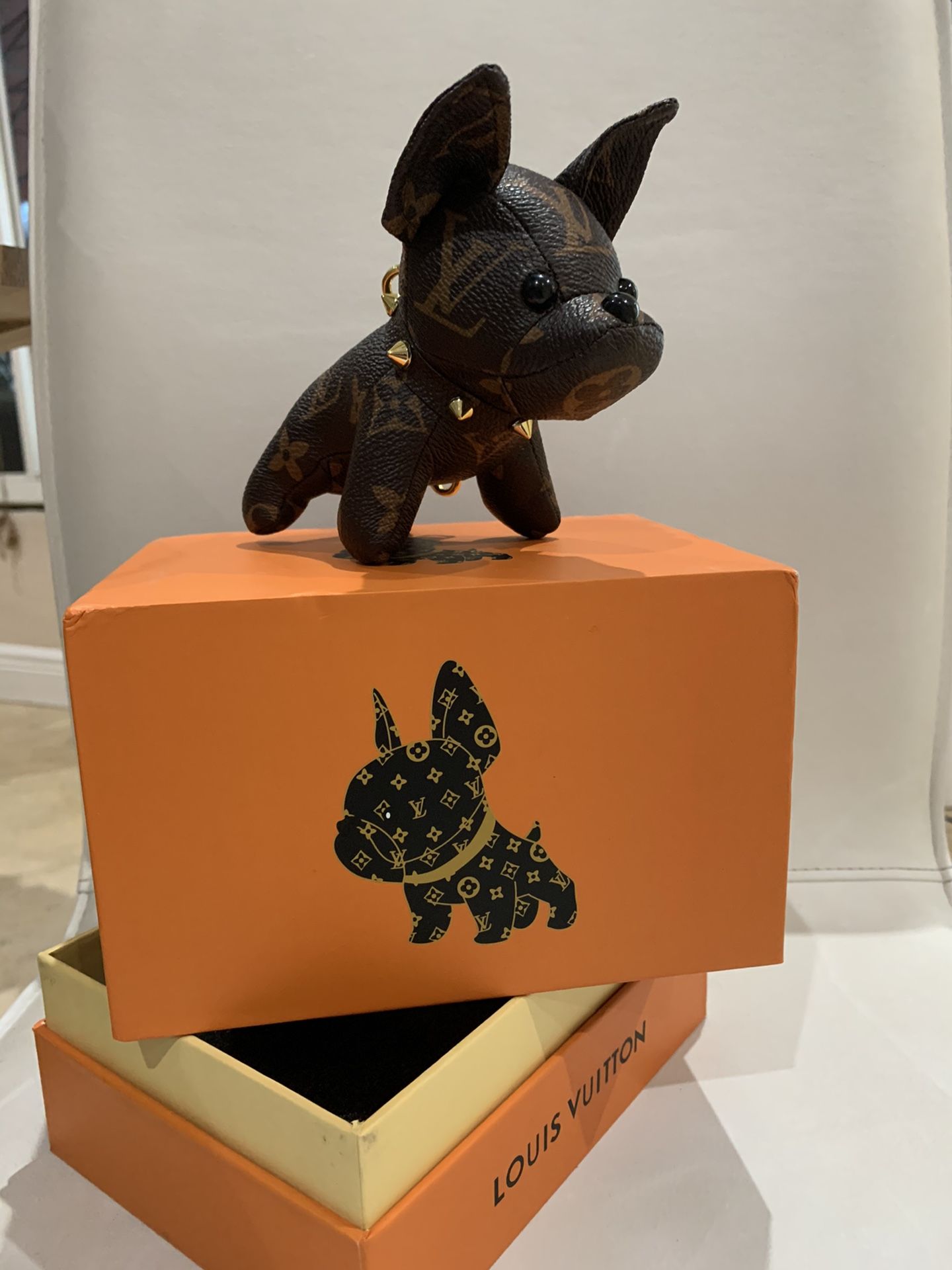 KEYCHAIN LOUIS VUITTON Light Brown French Bulldog