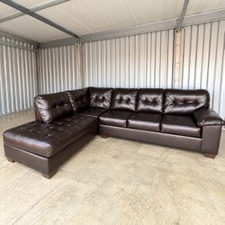 Couch Expresso Sectional Set | Like New!