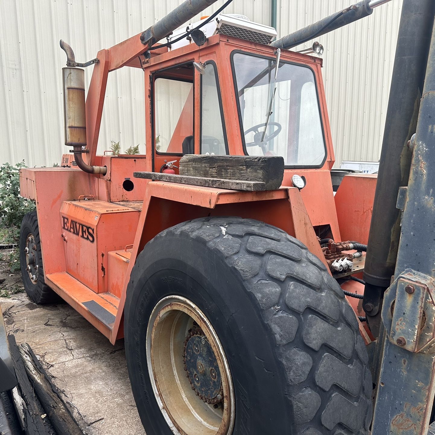 Eaves E300 Forklift