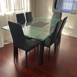 Dania Glass Table With 6 Chairs 