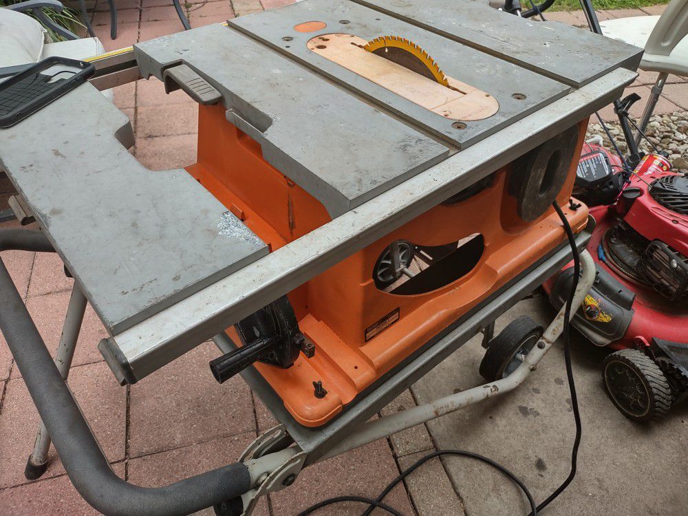 RIGID on Site Portable Work Saw Table 