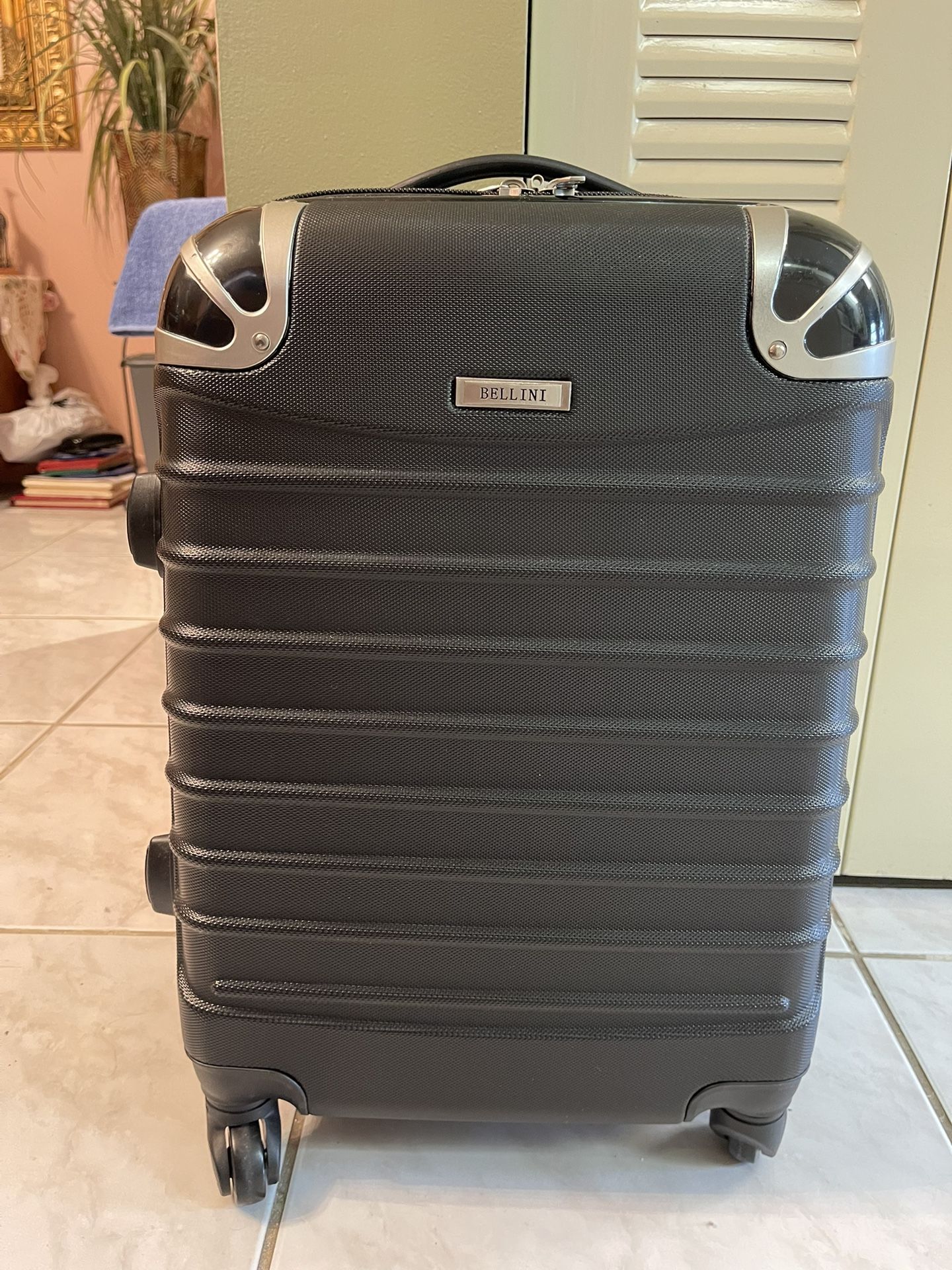 Bellini Hard Shell 22” Carry On Luggage On Wheels for Sale in Pembroke ...