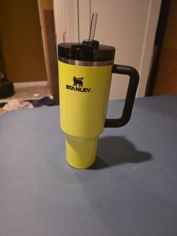 Stanley Quencher Tumbler with Handle and Straw