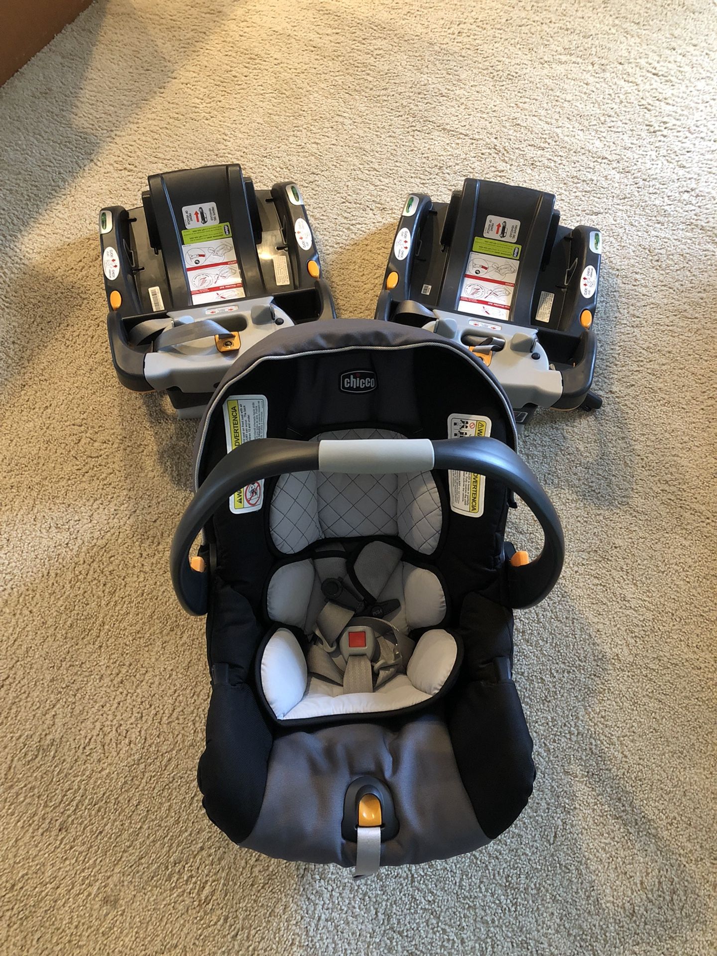 Barely Used Chico Key fit 30 Car seat And Bases for Sale in Tumwater