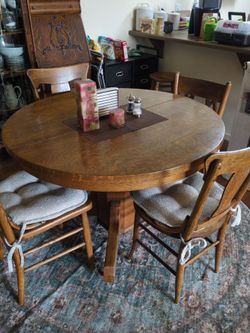Oak dining table and 6 chairs