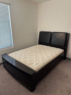 Queen bedroom set for sale