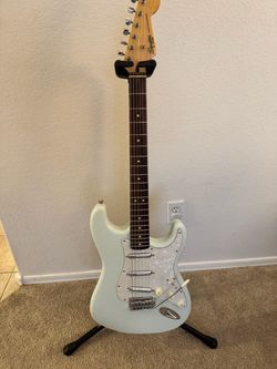 Squier Vintage Modified Surf Strat