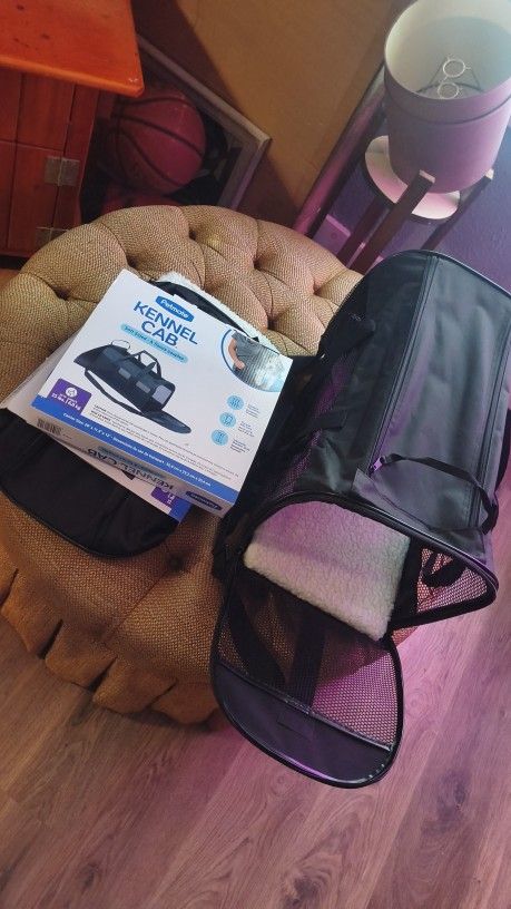 PETMATE KANNEL CAB CARRIER SIZE: 20" x 11.5" x 12"