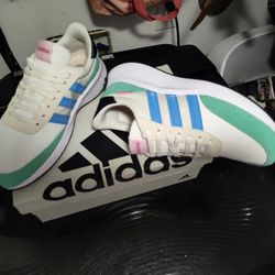 Adidas Run 70's } Size 8