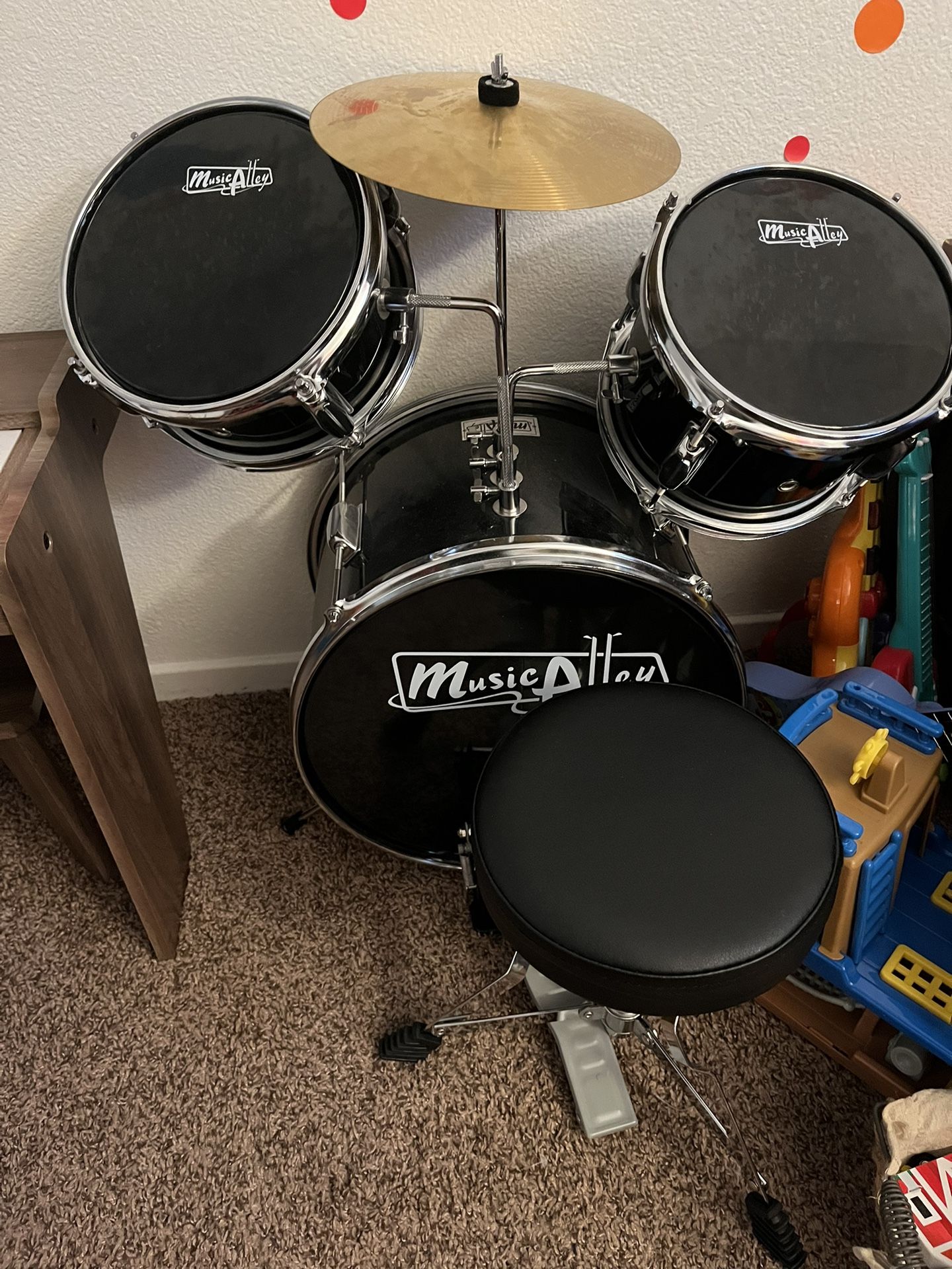 Little kid drum set